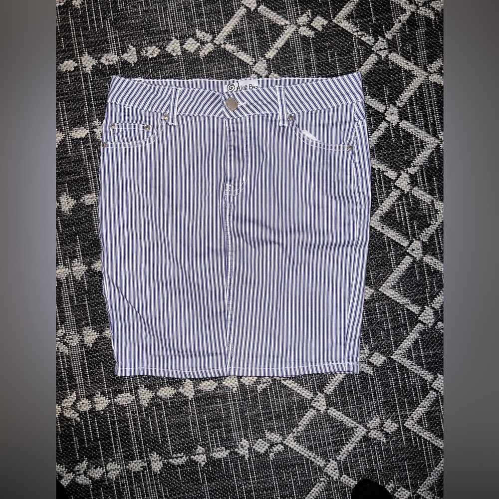 Pin stripe hi-rise skirt